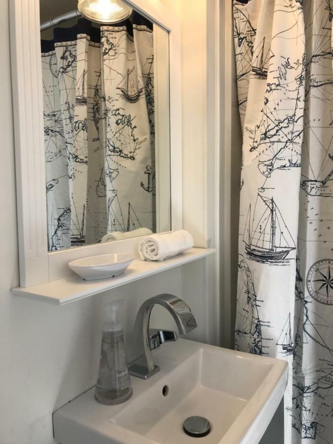 Breakwater Hotel 3*
