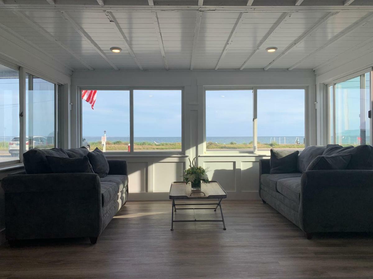 Breakwater Hotel