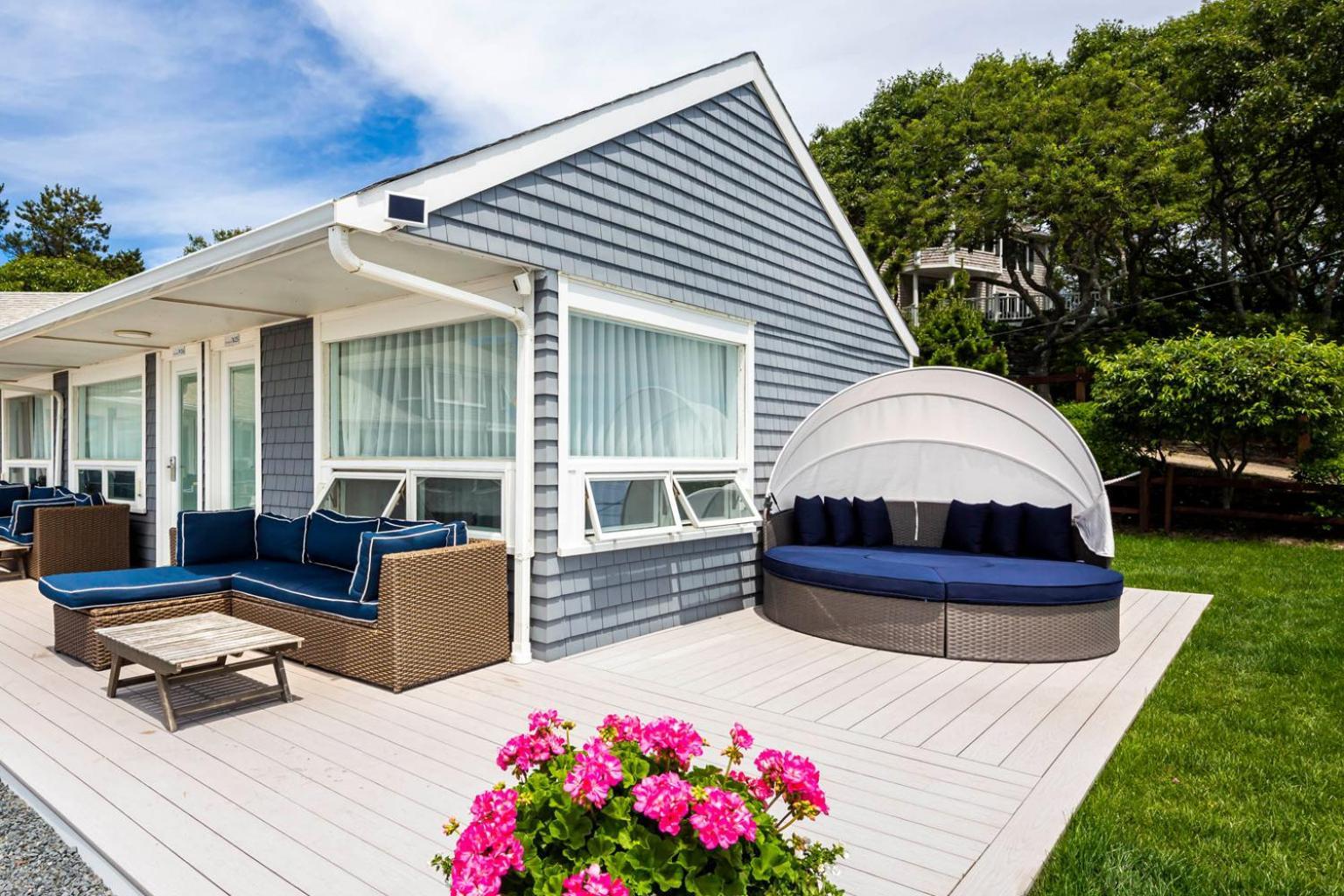 Breakwater Hotel 3*